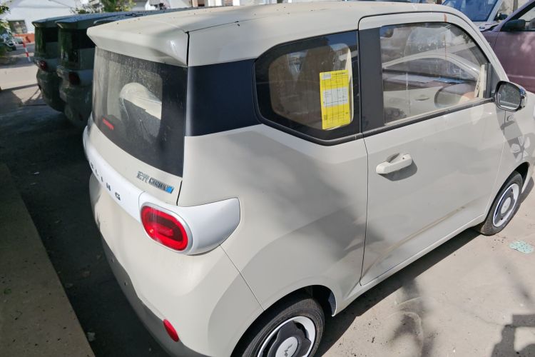 五菱汽车 宏光MINIEV 2024款 第三代 215km 青春版车身外观7