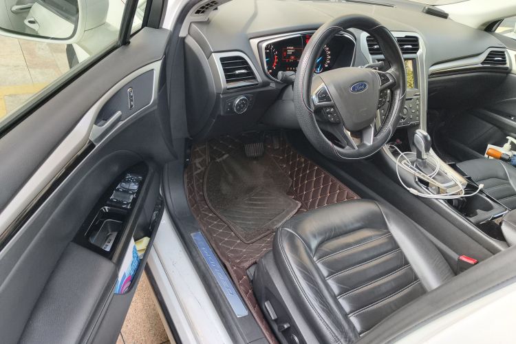 福特 蒙迪欧 2013款 2.0L GTDi200豪华型中控内饰20