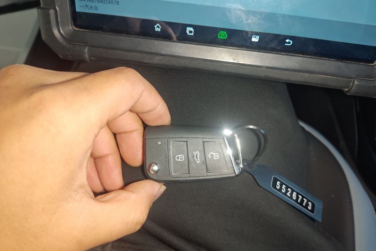 大众 T-ROC探歌 2025款 改款二 300TSI DSG两驱星光版中控内饰11