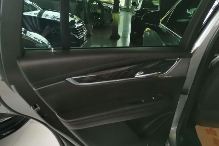 凯迪拉克XT6 2022款 2.0T 七座四驱豪华型中控内饰7008