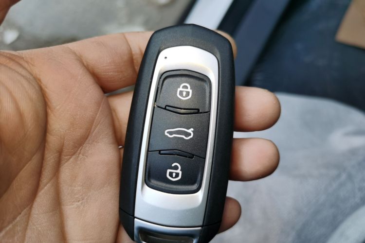 吉利银河 2025款 210km 熊猫骑士中控内饰7001