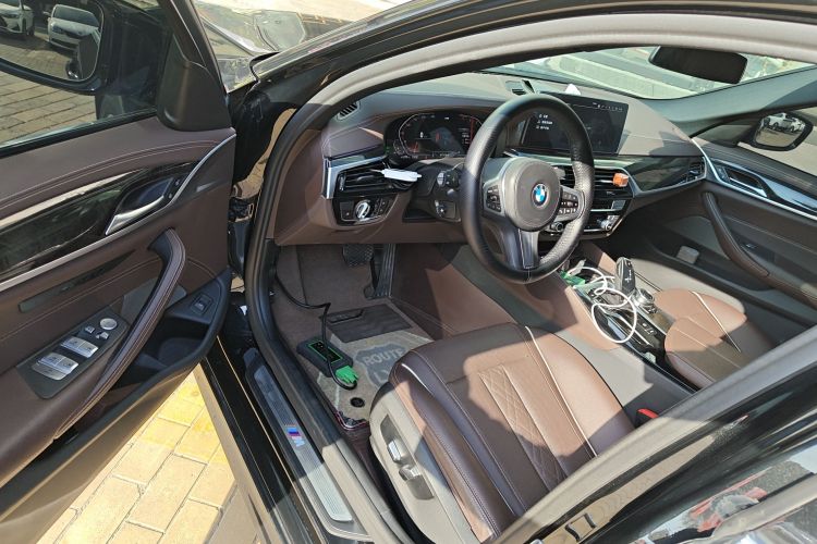 宝马5系 2022款 改款 525Li M运动套装中控内饰20