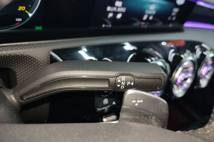 奔驰A级 2019款 A 200 L 运动轿车中控内饰18