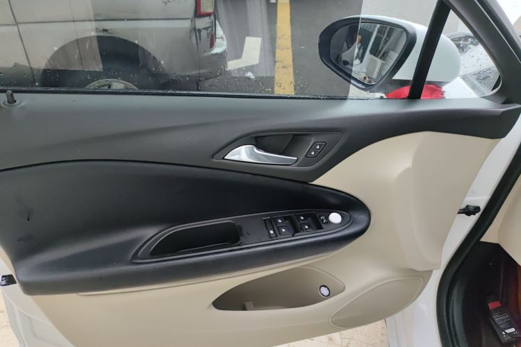 别克 威朗 2019款 三厢 15S 自动进取型中控内饰7007