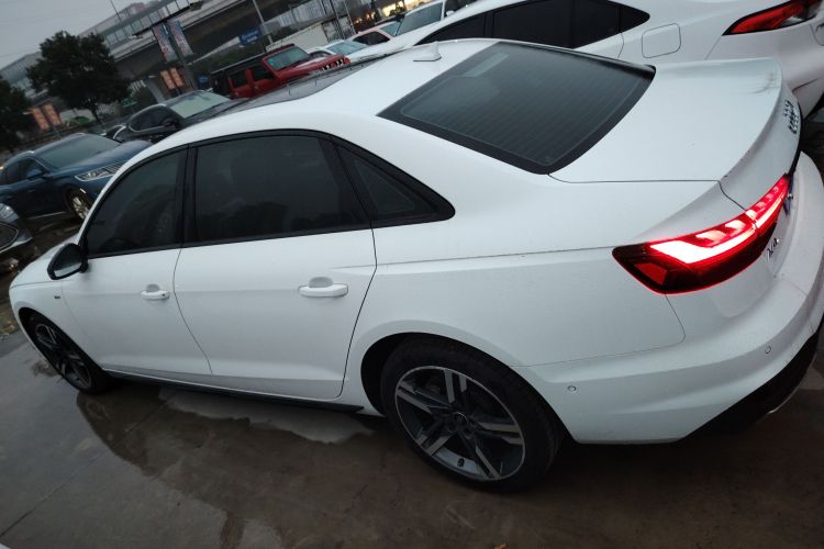 奥迪A4L 2022款 40 TFSI 豪华动感型车身外观4