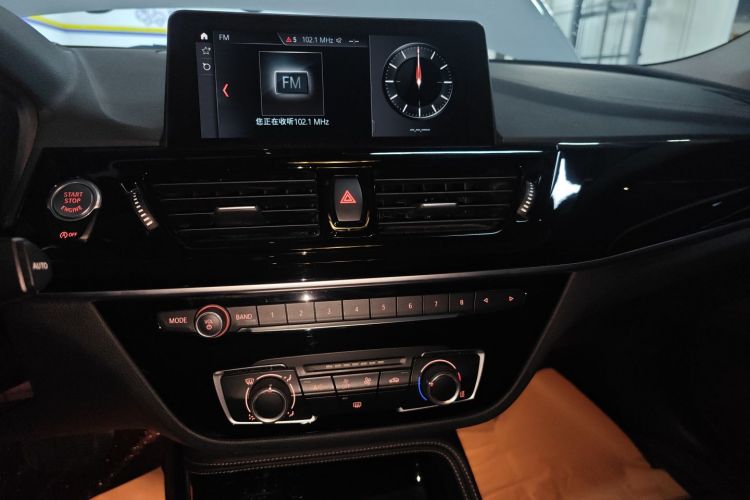 宝马1系 2021款 125i M运动曜夜版中控内饰16