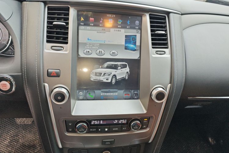 日产 途乐 2018款 4.0L 领英型中控内饰16