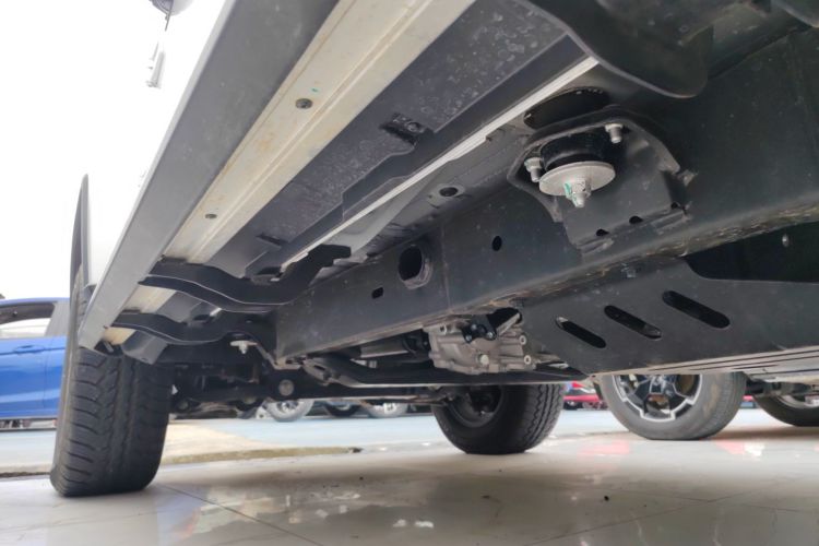 北京BJ40 2023款 2.0D 自动四驱刀锋英雄版侠客型（前后电控锁）局部细节9002