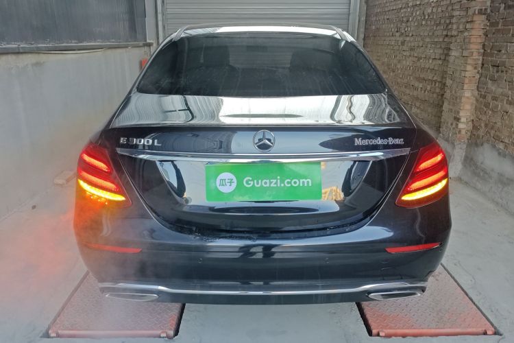 奔驰E级 2020款 E 300 L 时尚型车身外观6