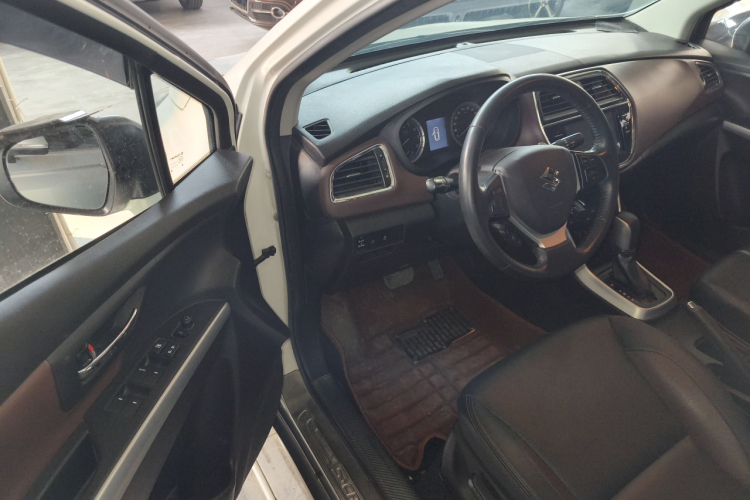 铃木 骁途 2017款 1.6L CVT两驱都市进取型中控内饰20