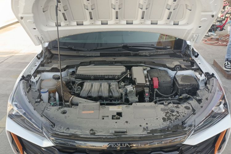 东风风神 奕炫 2024款 1.5L 自动劲速版机舱底盘24