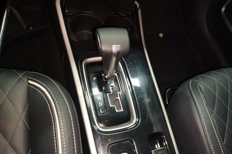 三菱 欧蓝德 2020款 2.4L 四驱致享版 5座中控内饰18