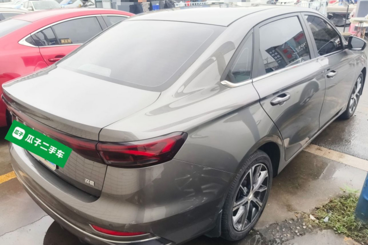 吉利汽车 帝豪 2023款 第4代冠军版 1.5L CVT尊贵型车身外观7