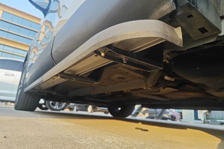 丰田 卡罗拉锐放 2022款 2.0L 旗舰版局部细节9002