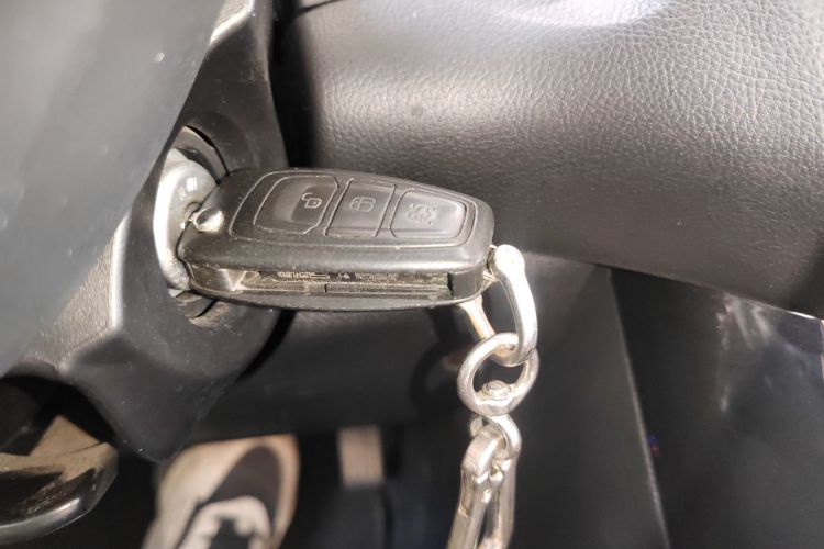 福特 福克斯 2018款 两厢经典 1.6L 自动风尚型智行版中控内饰11