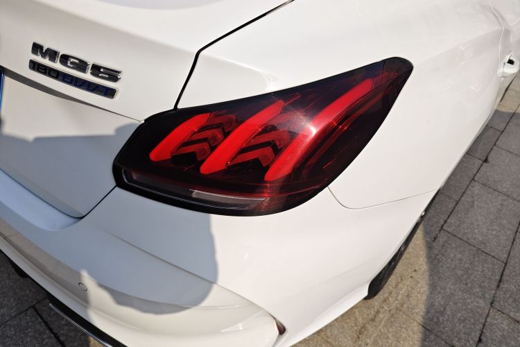 名爵 MG5 2021款 改款 180DVVT CVT青春豪华版车身外观9