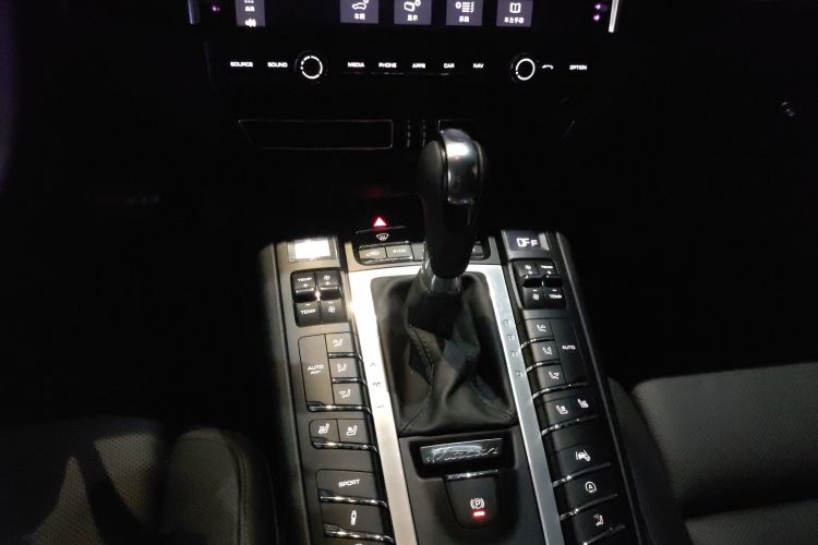 保时捷 2021款 Macan 2.0T中控内饰18