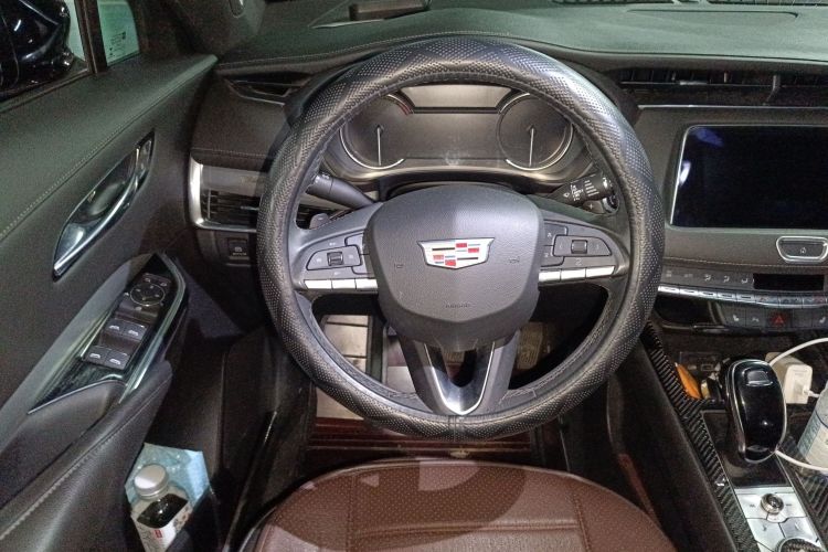 凯迪拉克XT4 2020款 改款 28T 两驱豪华型中控内饰13