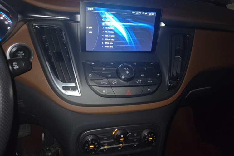 东南DX7 2015款 1.5T 自动尊贵型中控内饰16