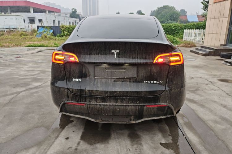特斯拉 Model Y 2021款 标准续航后驱版车身外观6