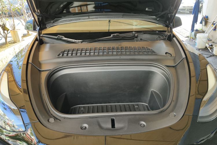 特斯拉 Model Y 2022款 后轮驱动版机舱底盘24