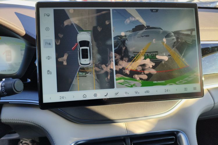 比亚迪 宋PLUS新能源 2025款 DM-i 智驾版 112KM 尊荣型局部细节16