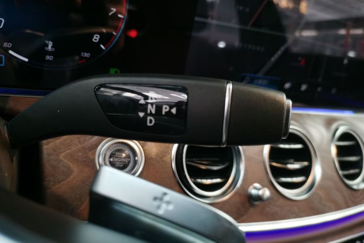 奔驰E级 2023款 改款 E 260 L中控内饰18