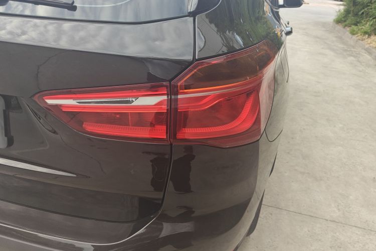 宝马X1 2016款 sDrive18Li 尊享型车身外观9