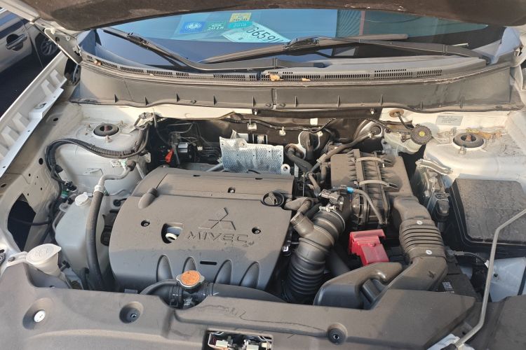 三菱 劲炫ASX 2013款 2.0L CVT两驱精英版机舱底盘24