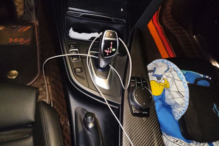 宝马3系 2019款 320Li M运动套装中控内饰18