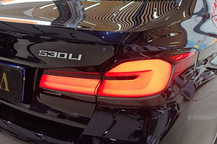 宝马5系 2022款 改款 525Li M运动套装车身外观9