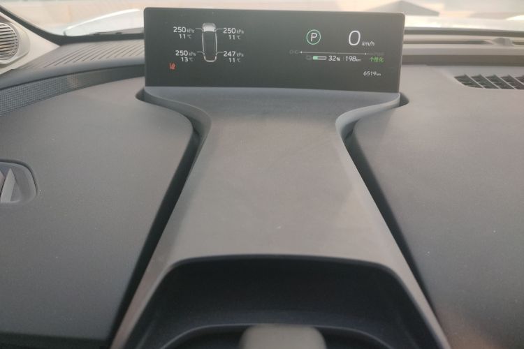 丰田bZ5 2025款 630 MAX智行版中控内饰14
