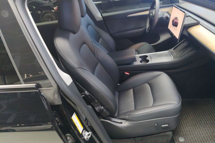 特斯拉 Model Y 2022款 长续航全轮驱动版局部细节41