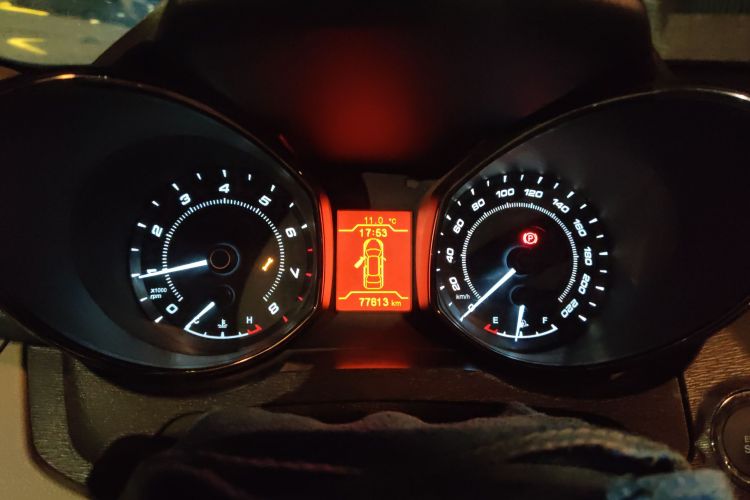 奇瑞 艾瑞泽7 2015款 1.6L 手动致享版中控内饰14