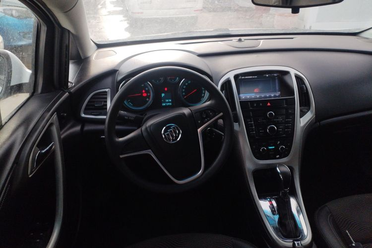 别克 英朗 2014款 XT 1.6L 自动时尚版中控内饰13