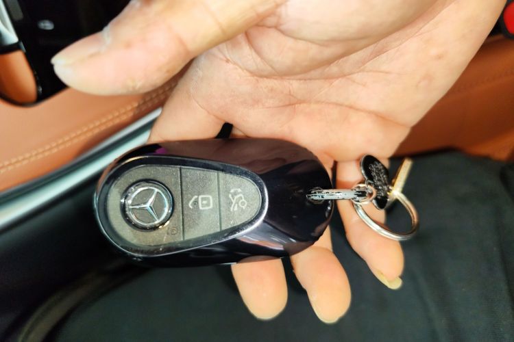 奔驰GLC 2023款 改款 GLC 260 L 4MATIC 动感型 5座中控内饰11