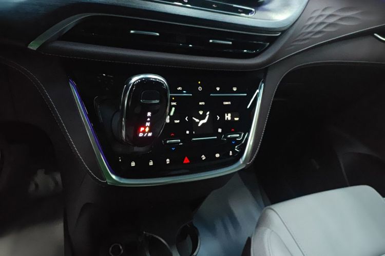 别克GL8 2022款 改款 Avenir艾维亚 六座贤礼版中控内饰18