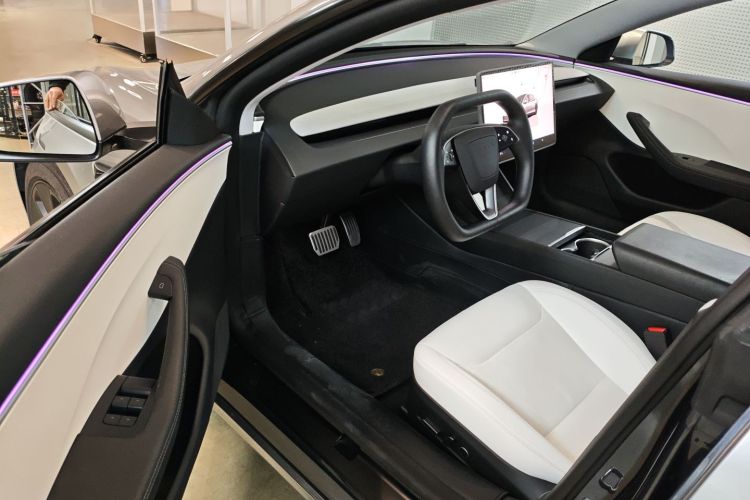 特斯拉 Model 3 2023款 后轮驱动版中控内饰20