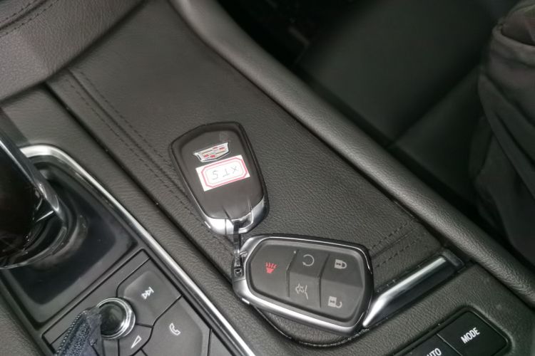 凯迪拉克XT5 2022款 2.0T 两驱豪华型中控内饰7001