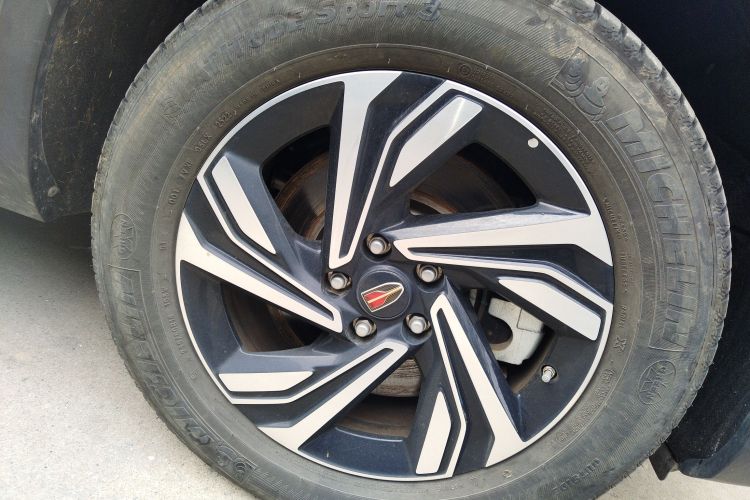 红旗HS5 2022款 改款 2.0T 智联旗享版车身外观10