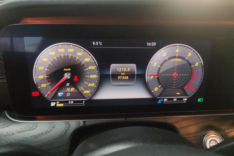 奔驰E级 2018款 改款 E 200 L 运动型中控内饰14