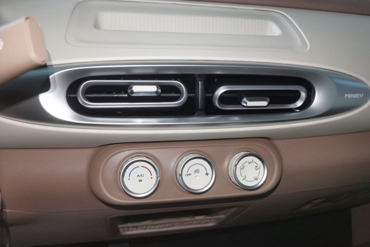 五菱汽车 宏光MINIEV 2025款 四门版 进阶款中控内饰16