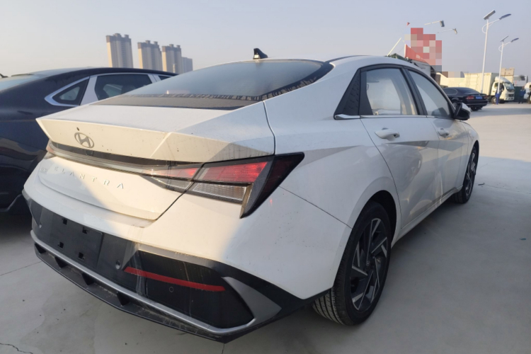 现代 伊兰特 2023款 1.5L CVT GLX精英版车身外观6005