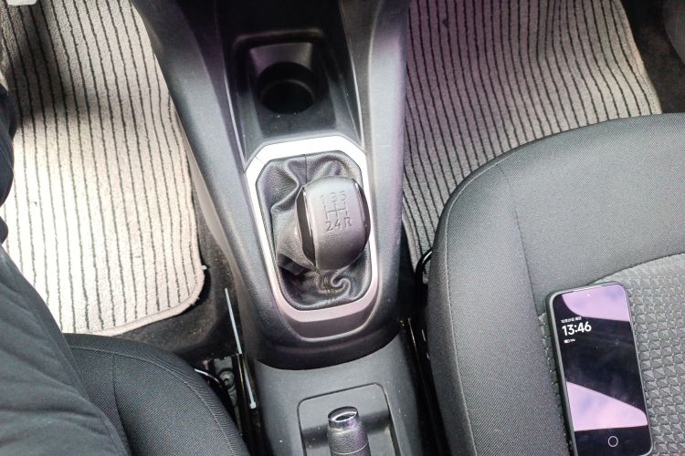 标致301 2014款 1.6L 手动舒适版中控内饰18