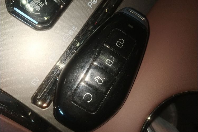 腾势Z9GT 2024款 1100四驱Ultra版中控内饰11