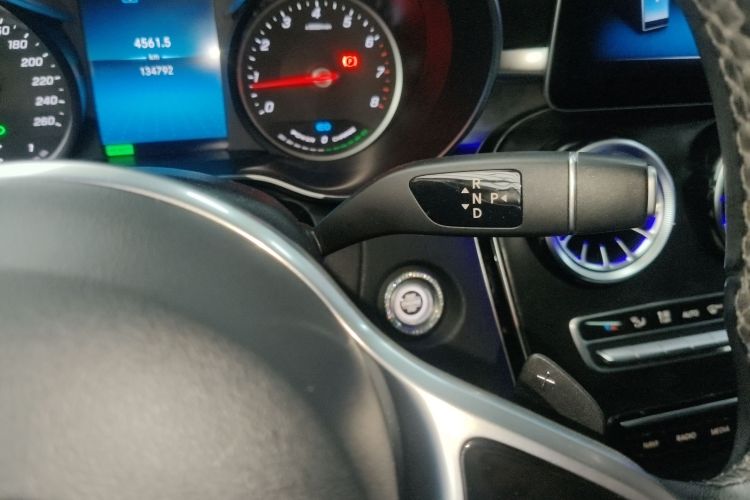 奔驰C级 2019款 C 260 L 运动版局部细节18