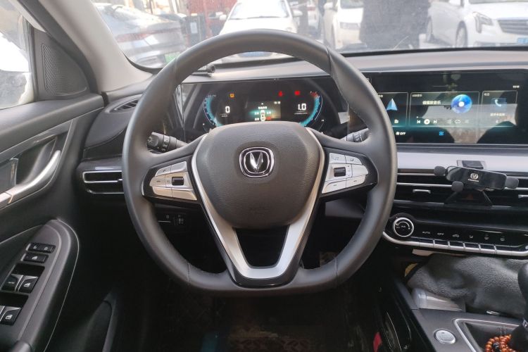 长安 逸动 2020款 PLUS 1.6L GDI 手动豪华型中控内饰13