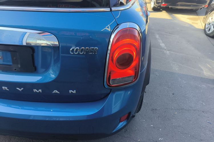 MINI Countryman 2017款 1.5T COOPER ALL4车身外观9