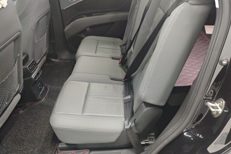 奥迪Q5 e-tron 2022款 40 e-tron 星耀型 锦衣套装中控内饰7004