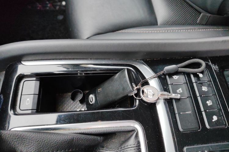 广汽传祺 传祺GS8 2017款 320T 两驱豪华智联版（七座）中控内饰7001